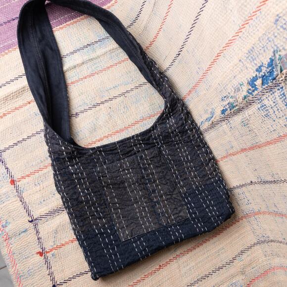 Upcycled denim carhartt hobo bag - Picture 6 of 6